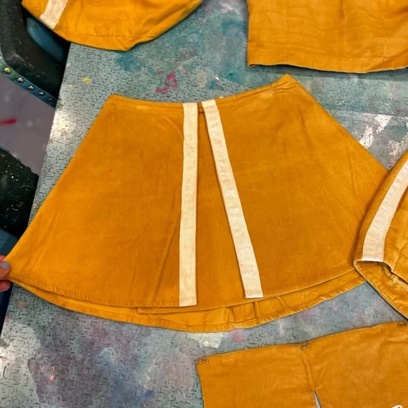 4 Piece 1970s Dance Uniform - Picture 7 of 16